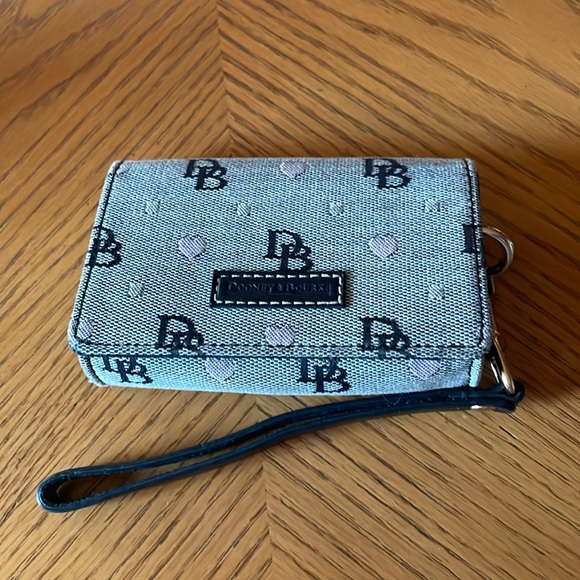 Dooney & Bourke Handbags - Dooney and Bourke wristlet EUC